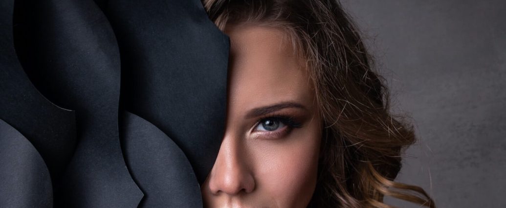 How to Attract Women: Unlocking Authentic Connections