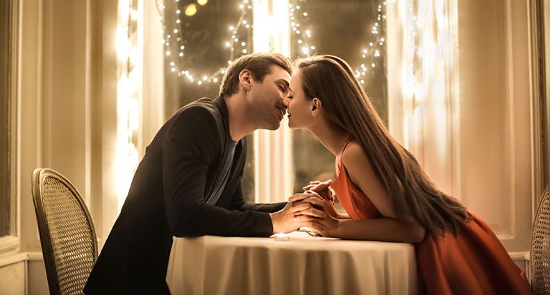 How to Enjoy a Candlelight Dinner with Your Partner