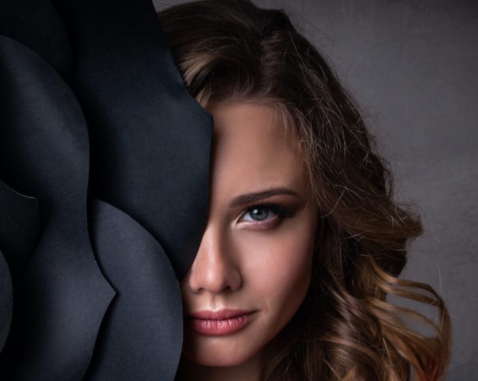How to Attract Women: Unlocking Authentic Connections